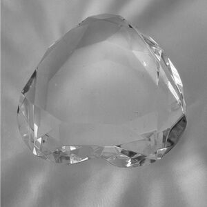 SIGNED ROSENTHAL CRYSTAL GLASS HEART SHAPED w/ BEVELLED SIDES PAPERWEIGHT